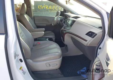 2012 Toyota Sienna Xle V6 8 Passenger z USA, uszkodzony, nr VIN 5TDYK3DC0CS210067